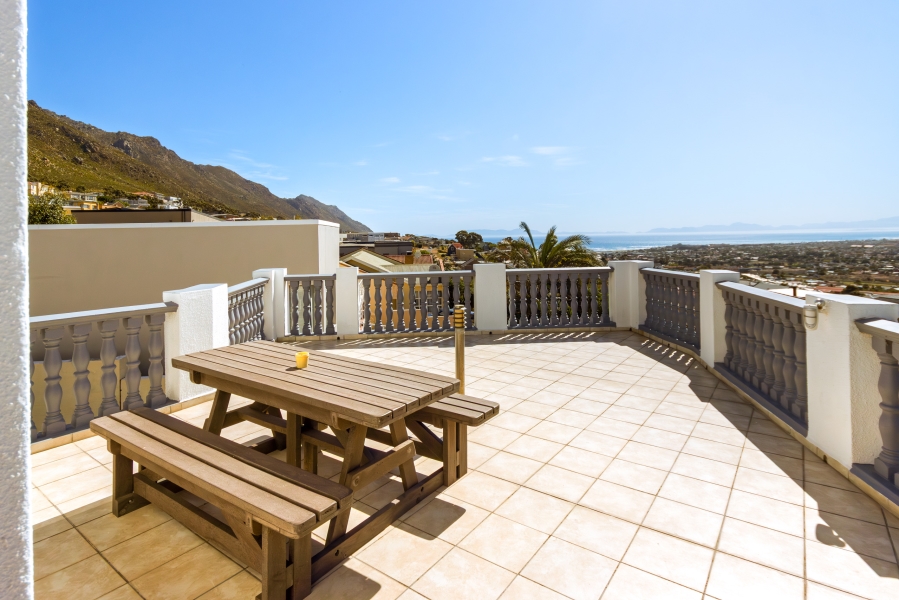 5 Bedroom Property for Sale in Mountainside Western Cape